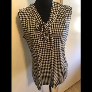 Banana republic houndstooth sleeveless top.